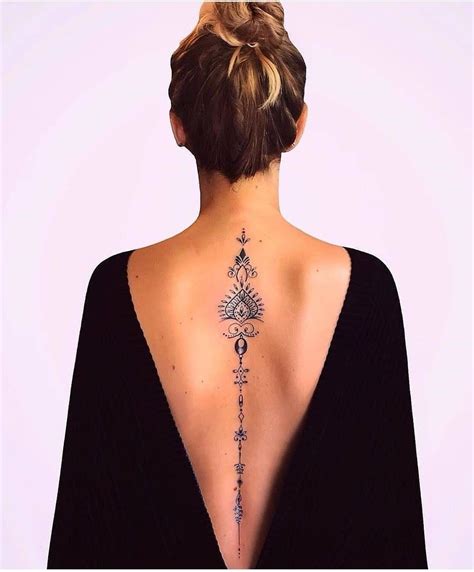 tatuajes para mujer en la espalda sexis|Tatuajes Sexis en la Espalda para Mujeres